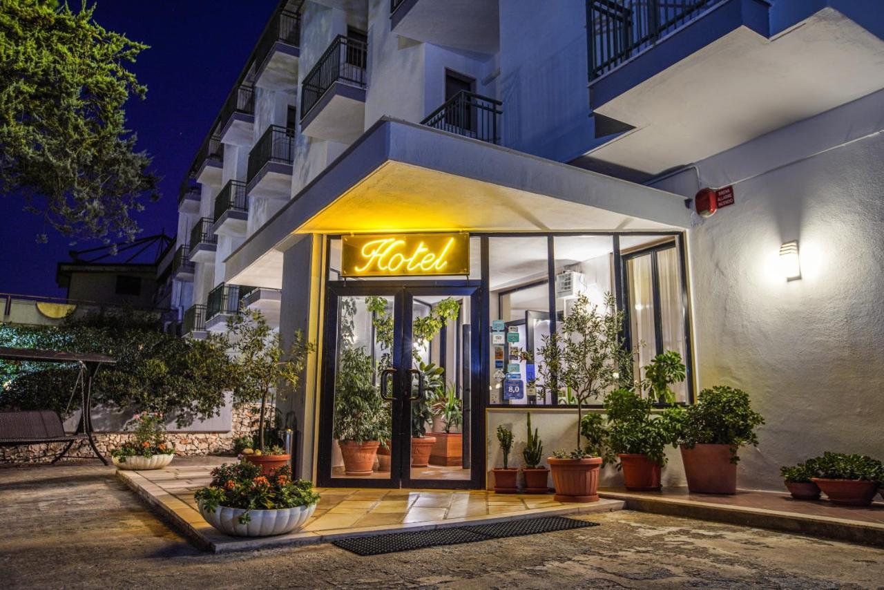 Hotel Murgia Сантерамо ин Коле Екстериор снимка
