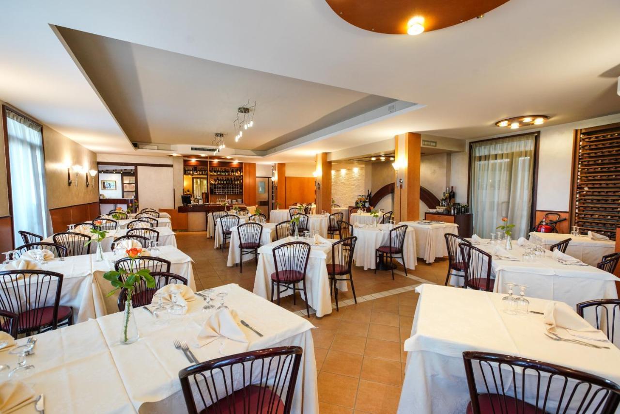 Hotel Murgia Сантерамо ин Коле Екстериор снимка