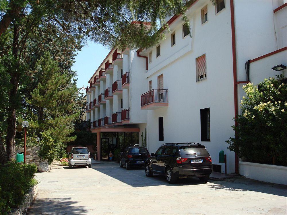 Hotel Murgia Сантерамо ин Коле Екстериор снимка