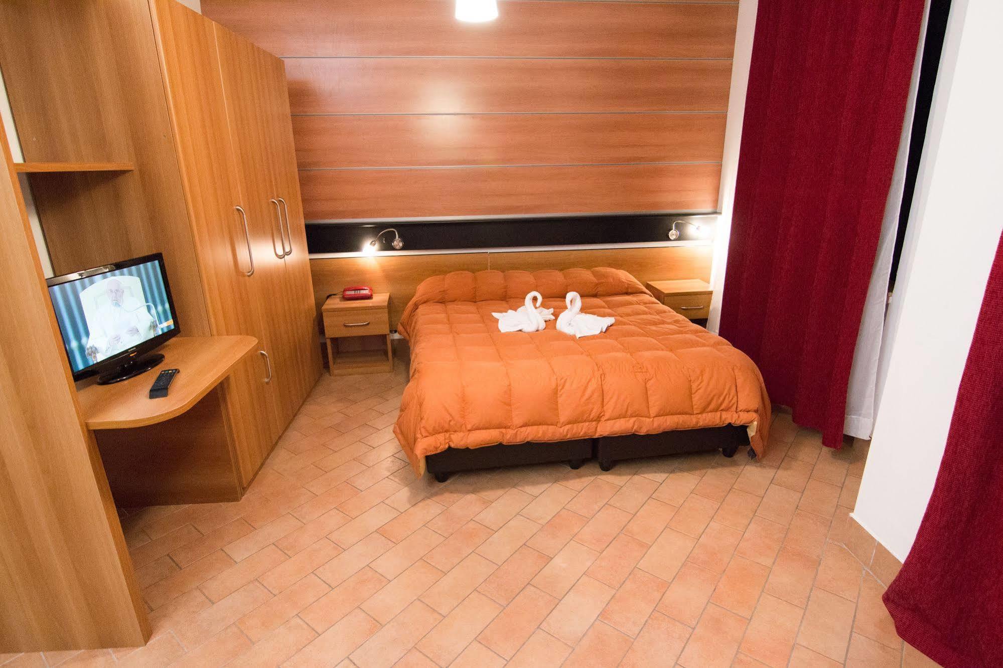 Hotel Murgia Сантерамо ин Коле Екстериор снимка
